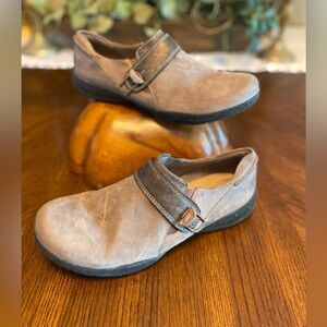 Women’s CLARKS Roseville Dot Brown Leather Shoes